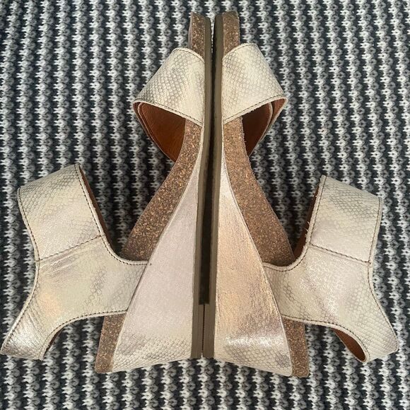 Taos carousel 2 gold sandal wedge heel women’s shoe size 9-9.5 - Picture 10 of 10